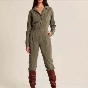 Abercrombie & Fitch Cargo Jumpsuit